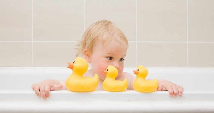 Tippek a baba fürdőjátékainak tisztításához